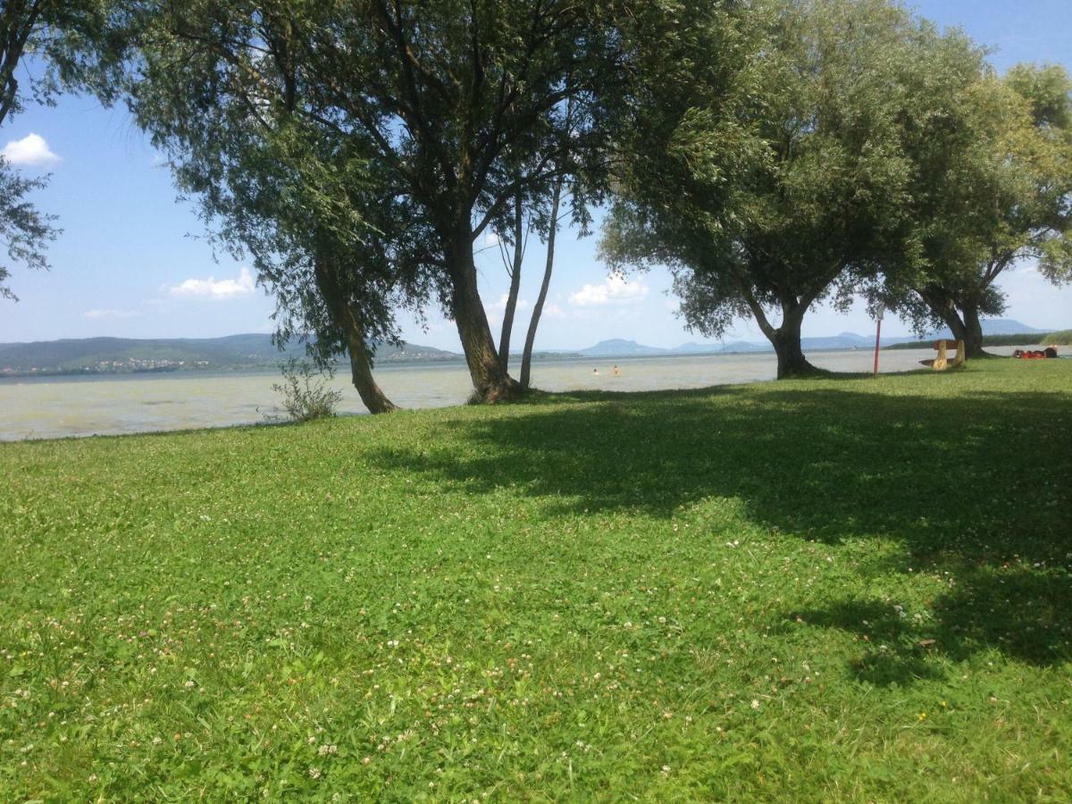 98 Petőfi utca Villa Balatonmagyarod Exterior foto